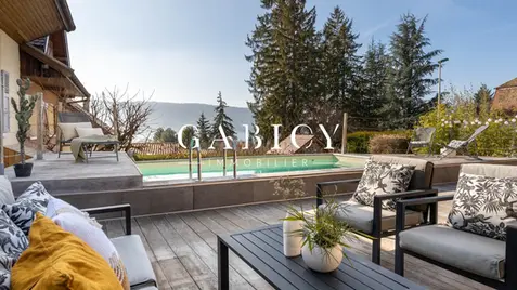 MAISON DE VILLAGE AVEC PISCINE - VEYRIER-DU-LAC (74)